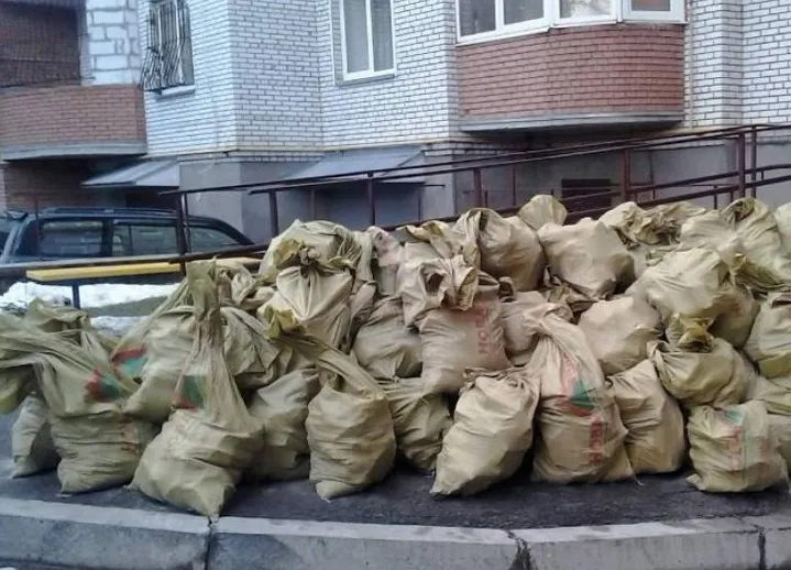 Вывоз мусора в Видном контейнером 8 -27 куб