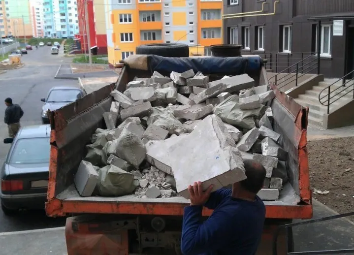 Вывоз строительного мусора с грузчиками в Москве от 5500 руб