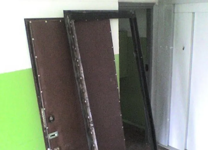 Вывоз металлических дверей на утилизацию от 4000 руб в Москве